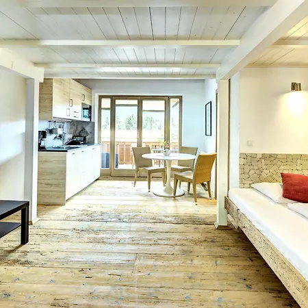 Gut Edelweiss Apartament *